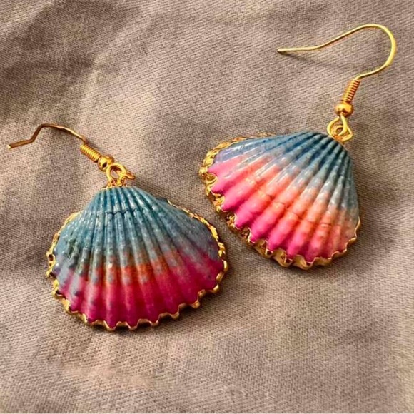 “Ombre Scallop Shell” Pink Blue Bivalve Clam Oyster Gold-Dipped Mermaid Earrings - Picture 9 of 16